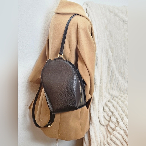 🔥😍GIFTABLE- Beautiful Condition 🔥😍 Authentic Louis Vuitton Epi Backpack - Picture 3 of 17